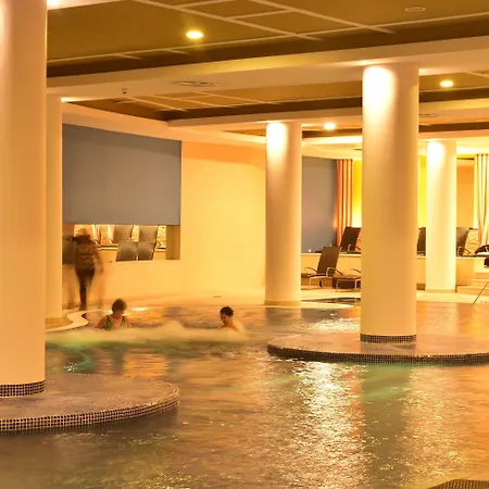 Pestana Casino Park & Casino מלון פונשל